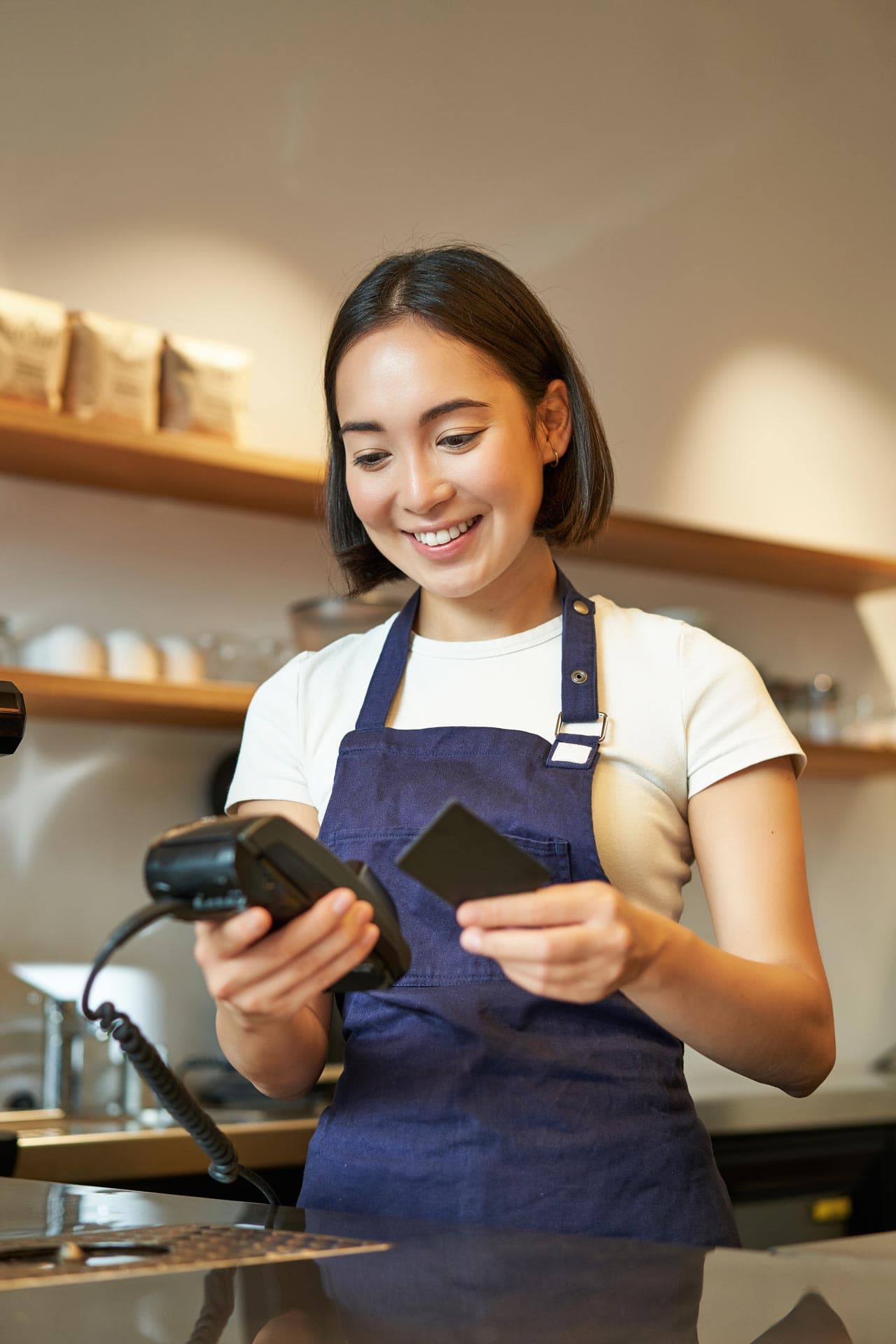 Chuyên viên salon xem hiệu suất